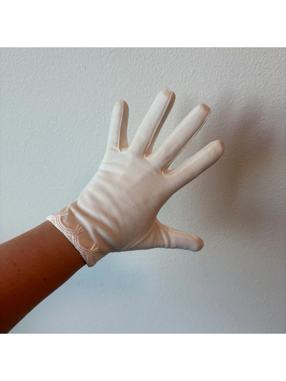 Vintage White Nylon Beaded Dress Gloves Wrist Formal Wedding Tea Party Costume